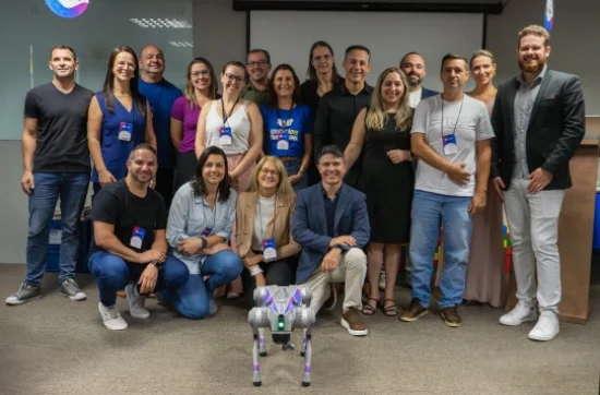 Empresa de Blumenau reúne Secretarias de Educação de SC para falar de educação tecnológica